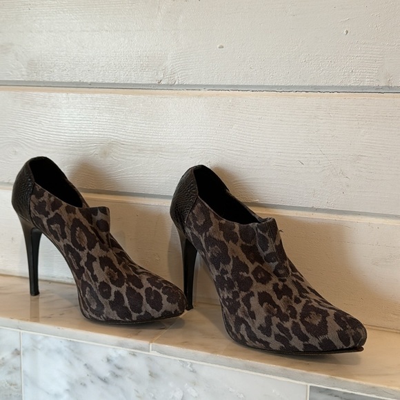 Donal J. Pliner Eartha Grey Suede Leopard Pointy Stiletto Heel Boots Size 8 - Picture 2 of 14